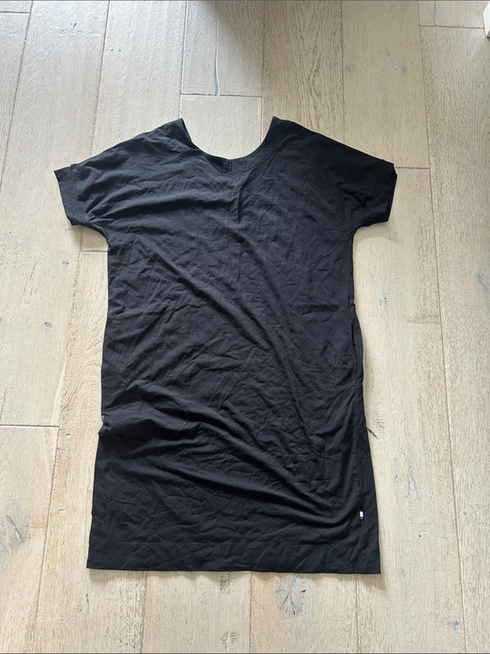 Kit and Ace Dresses & Skirts - Kit and Ace Black Tee Dress with Blue Tag